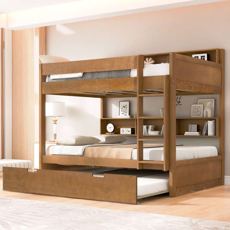 Lit double superposé au dessus d'un lit double avec lit gigogne, bois antique