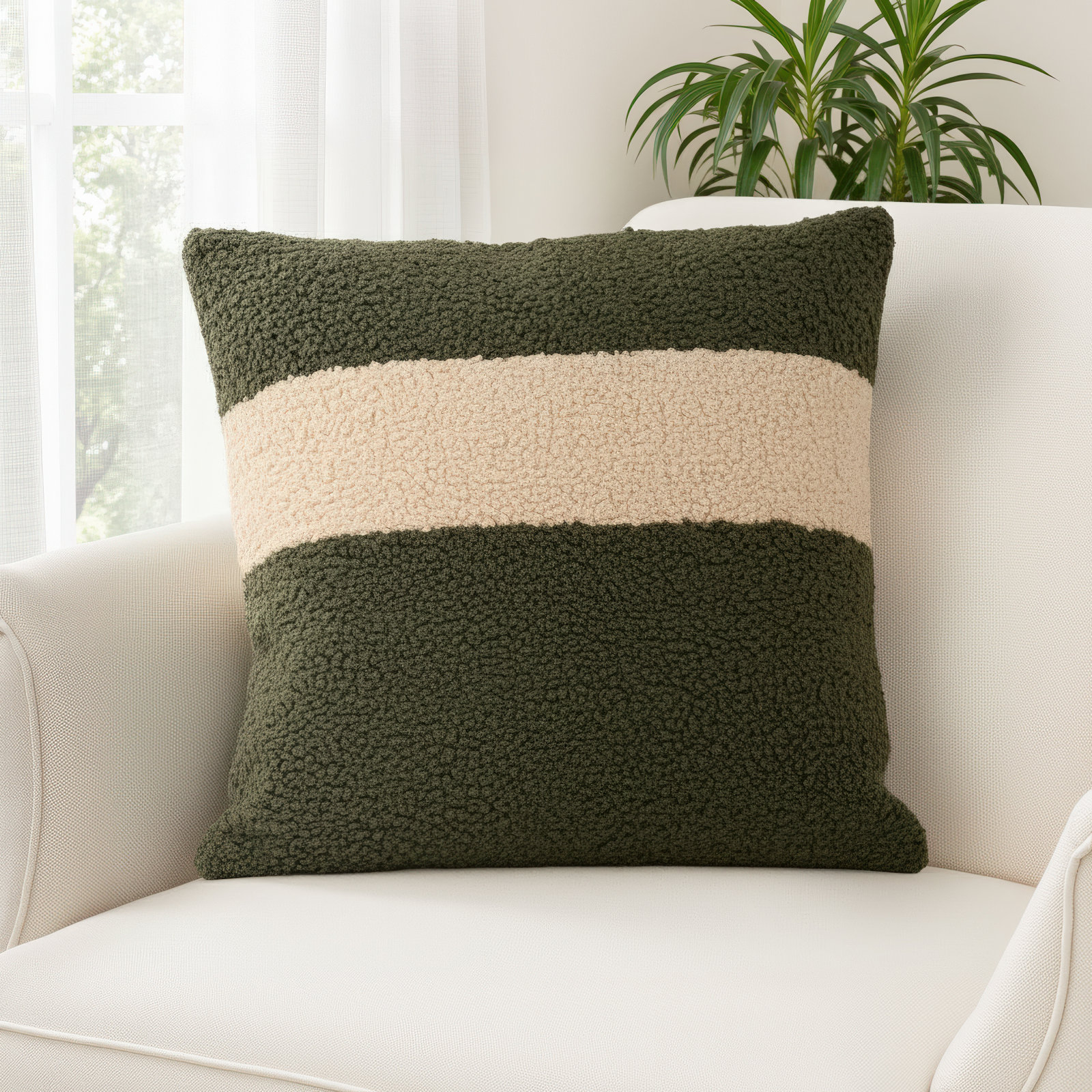 Hanka 20" x 20" Throw Pillow, Cloverleaf