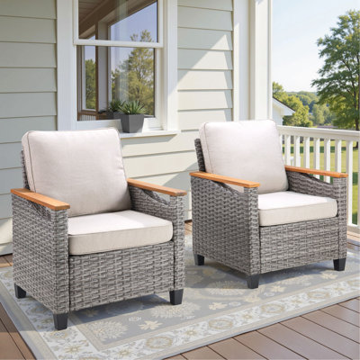 Ensemble de 2 chaises longues d'extérieur en osier gris avec coussins beiges pour véranda ou terrasse