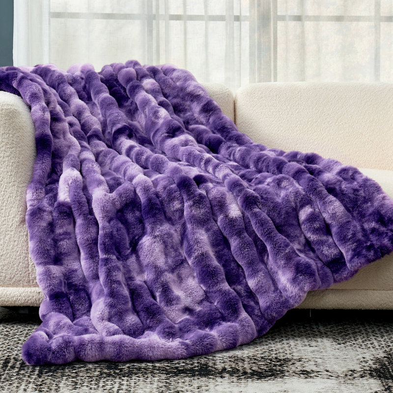 Jeté en fausse fourrure douce et luxueuse, Jeté, Teinture par nouage mauve