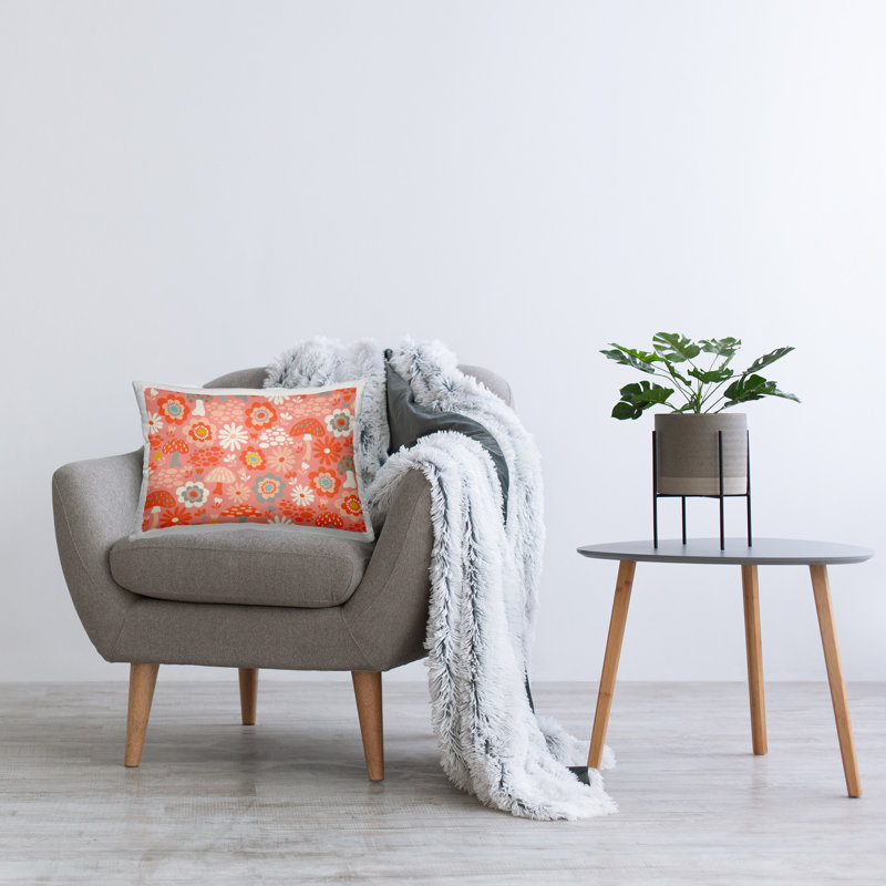 Coussin décoratif imprimé Gather Together par Laura Marshall, Motif floral rose