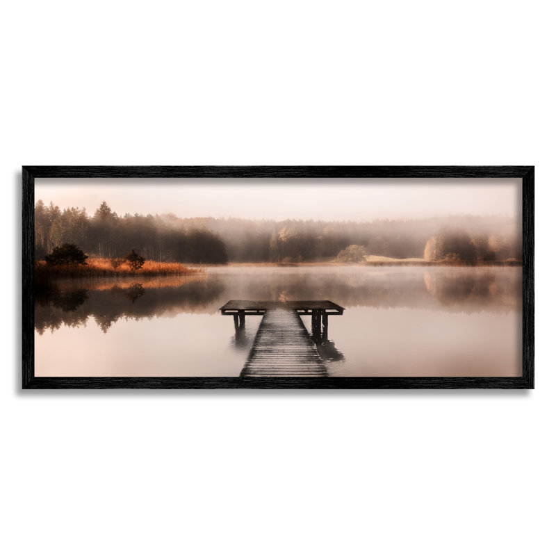 «Foggy Lake Pier», reproduction encadrée sur bois par Irene Weisz, H 10 po x l 24 po x P 1,5 po, Giclée encadrée noir minuit