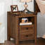 Table de chevet avec station de charge et port USB, table de bout Farmhouse avec 2 tiroirs et tablette ouverte, table de canapé rustique en bois, armoire de chevet pour chambre à coucher, salon, placard, bureau (brun)
