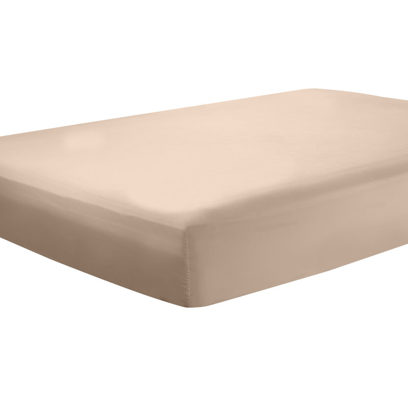 Les draps-housses en microfibre douce sont conçus pour évacuer l'humidité et peuvent contenir jusqu'à 16 po de profondeur