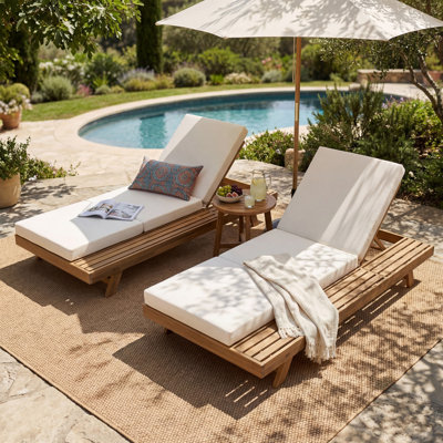 Ensemble de chaises longues