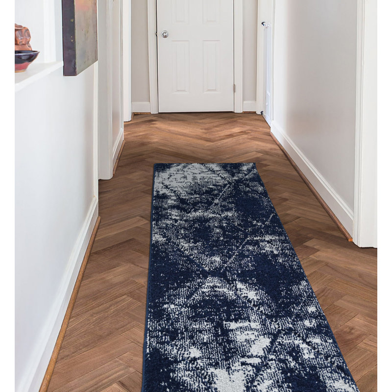 Tapis bleu marine / blanc abstrait touffeté, Tapis de couloir de 2 pi x 7 pi
