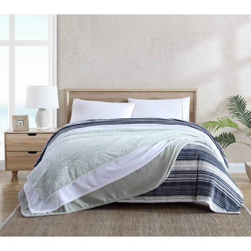 Island-Inspired White Ultra Soft Plush King Blanket