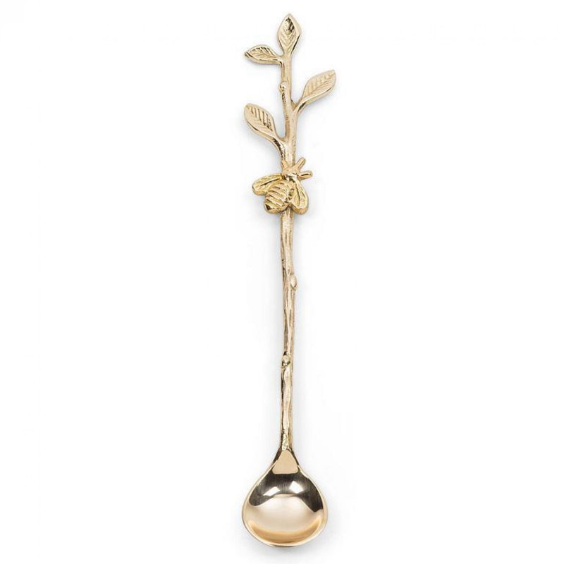 Poignée longue avec abeille sur une cuillère de brindille