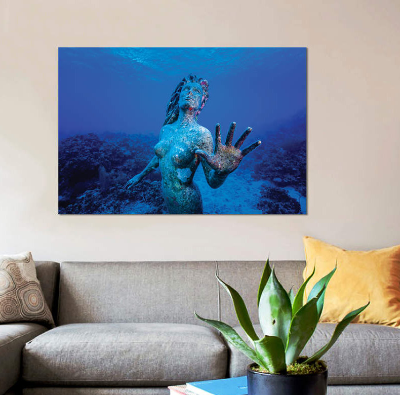 «Underwater Mermaid Statue at Grand Cayman Island», impression sur toile, H 18 po x l 26 po x P 1,5 po, Toile tendue