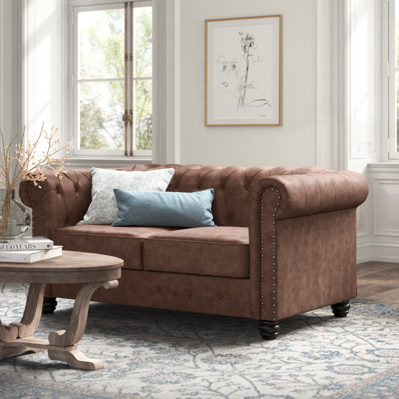 Causeuse Chesterfield à accoudoirs roulés 61 po Leite, Cuir brun comme le tissu