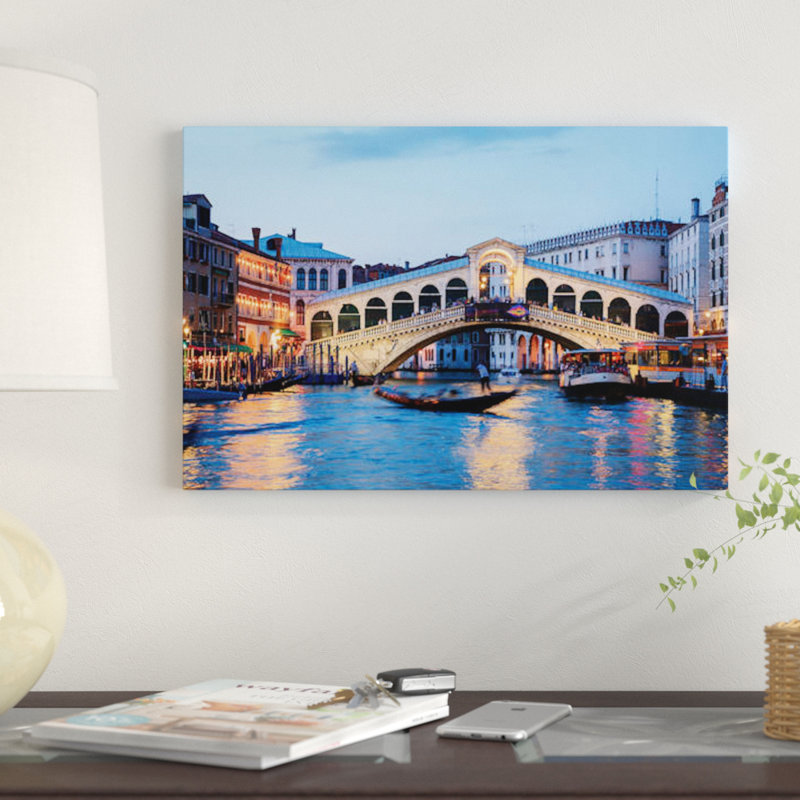 «Rialto Bridge At Night, Venice» par Matteo Colombo, impression sur toile, H 26 po x l 40 po x P 1,5 po, Pas de tapis