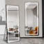 Miroir vertical pleine longueur 64 po x 21 po avec lumière DEL, miroir de sol illuminé avec support, miroir mural avec cadre mince en alliage d'aluminium pleine longueur, noir