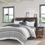 Housse de couette pour très grand lit / très grand lit, coton touffeté en chenille, blanc, attrayant, fermeture à boutons, coins à nouer à l'intérieur, lavable à la machine et 2 taies décoratives incluses Style coton, look, fermeture à boutons, 4 coins