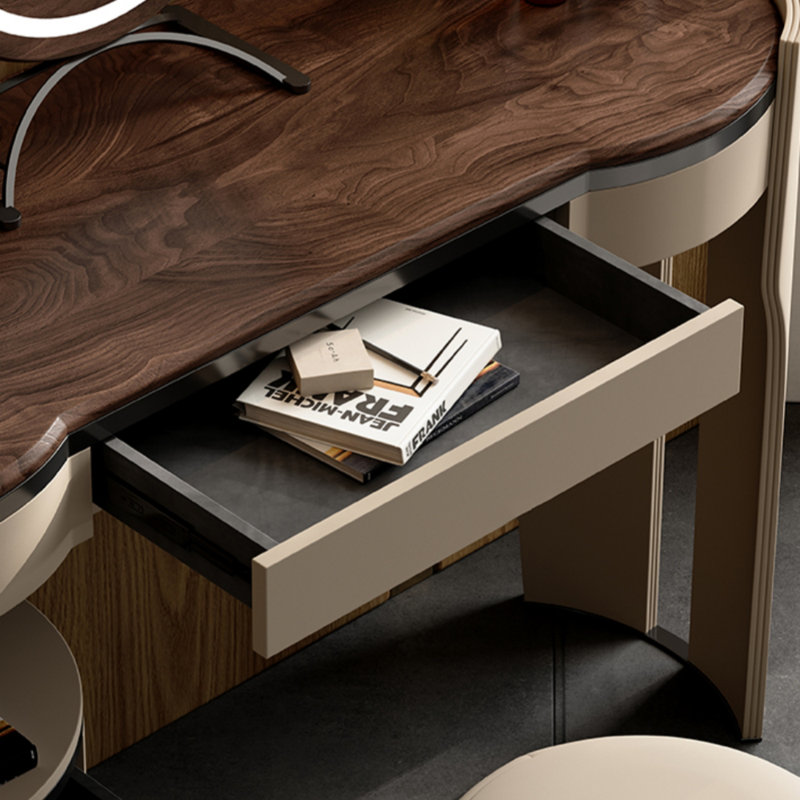 Commode de luxe dans la chambre principale