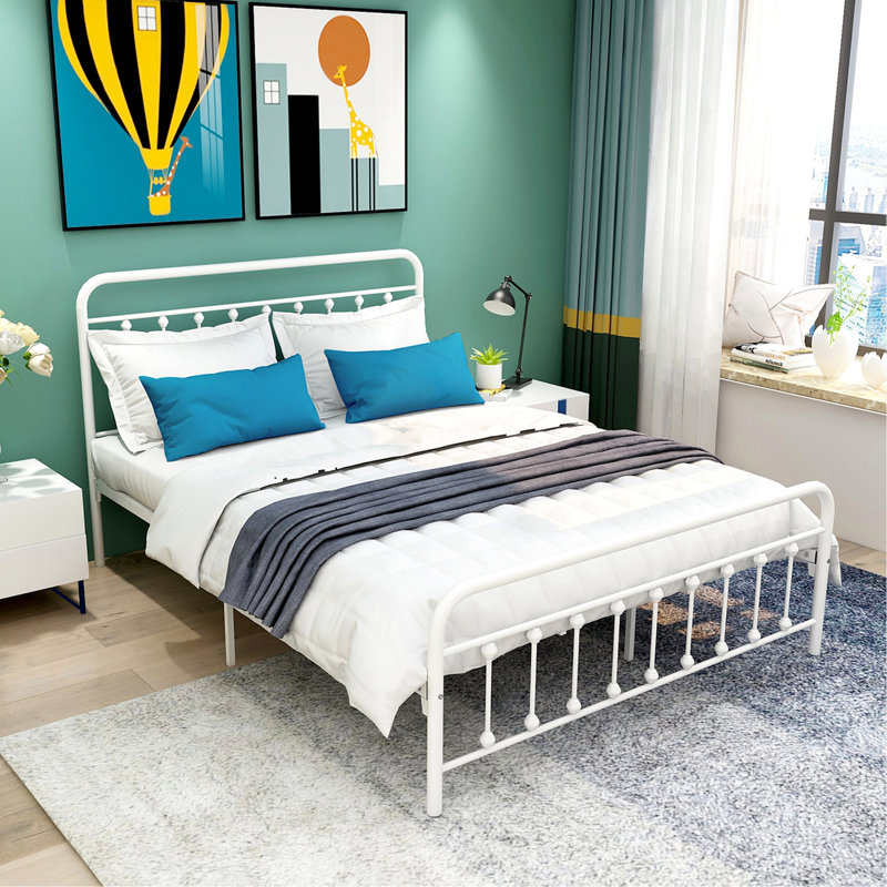 Structure de lit en métal pour grand lit de style victorien blanc avec bruit et hauteur pour une détente efficace de la tête de lit