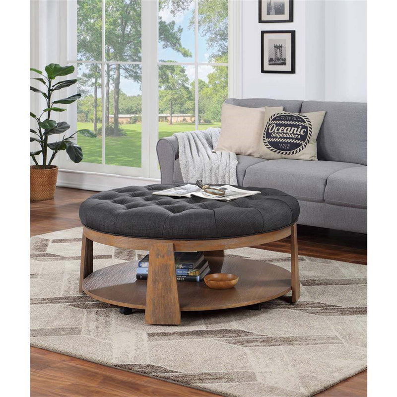 Repose-pieds de style transitionnel à finition brossée au fil métallique avec capitonnage à boutons profonds et tablette inférieure ouverte pour le salon