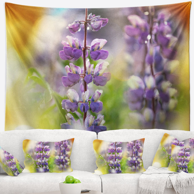 Magnifique tapisserie à fleurs de lupin bleu, H 32 po x l 39 po