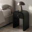 Table d'appoint courbée moderne noire avec 1 tiroir, table de chevet en placage de bois de frêne avec poignée dorée pour la chambre à coucher