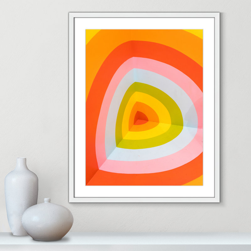 Imprimé Sherbet Bullseye par Jason Leung, H 29,5 po x l 23,5 po x P 2 po, Cadre photo blanc, Oui