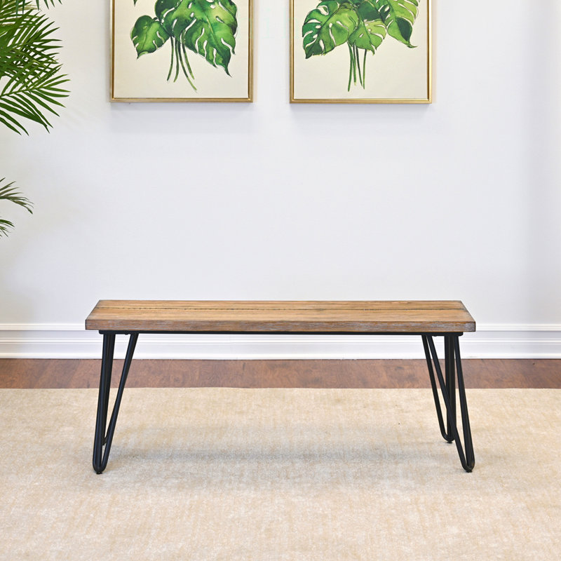 Banc de salle à manger industriel Aryven en bois, fini pin foncé rustique, idéal pour des assises confortables et élégantes.