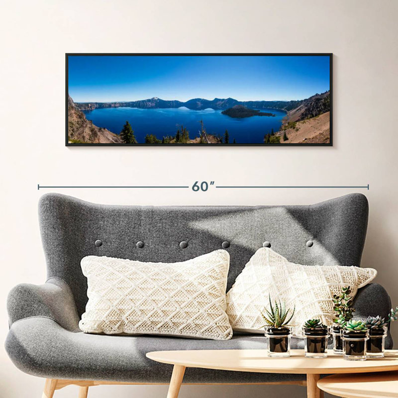 Horizon bleu du lac de cratère, 43 po x 15 po, Cadre flottant noir