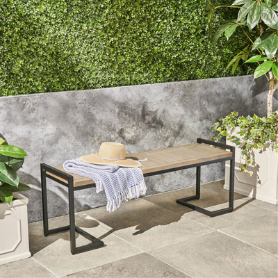 Banc en bois et métal - Gris, fer noir, 40 cm de profondeur x 138 cm de largeur x 50 cm de hauteur, finitions artisanales. Parfait pour le garde-manger. Bois gris, fer noir, 138 cm x 40 cm x 50 cm. Fait à la main.