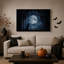 Toile noire sur fond de fenêtre arquée gothique regardant Halloween-2004448497