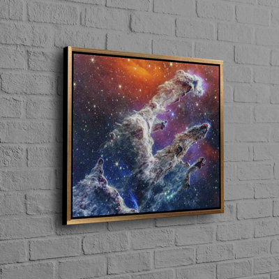 Art spectaculaire sur toile de coton d'inspiration nébuleuse présentant les majestueux piliers de la création pour la décoration murale intérieure et les espaces à thème d'Halloween