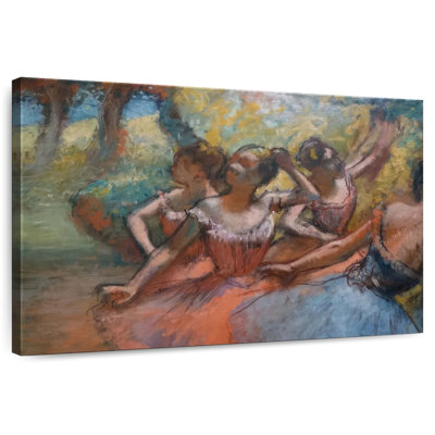 Quatre danseurs de ballet sur scène