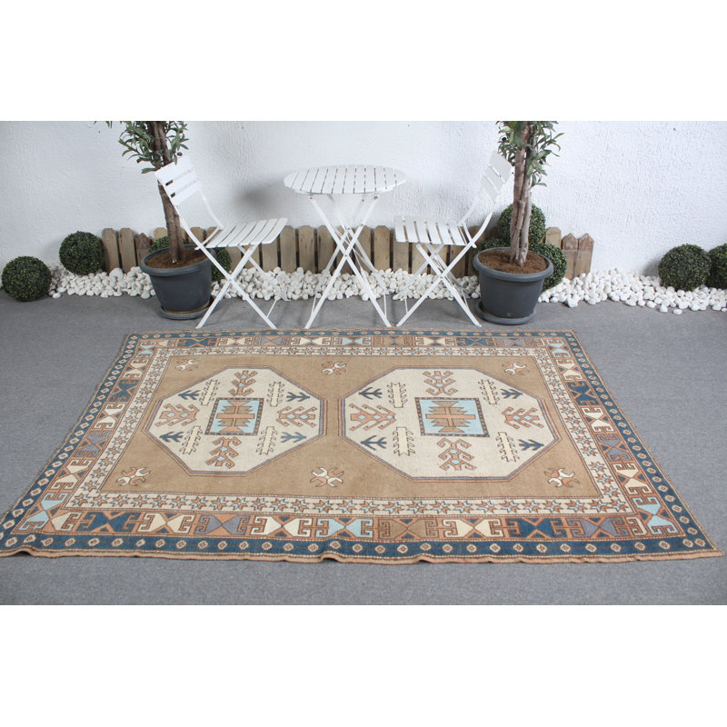 Tapis turc antique antique dans des tons de brun chaud, idéal pour rehausser votre salon ou votre cuisine