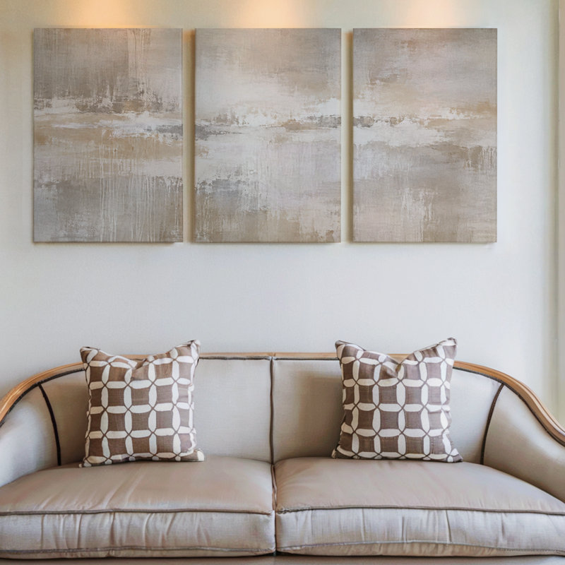 Ensemble exclusif de 3 toiles panoramiques abstraites grand format, aux tons beige crème et taupe, texturées et neutres. Décoration murale idéale pour le salon, la chambre à coucher et le bureau.