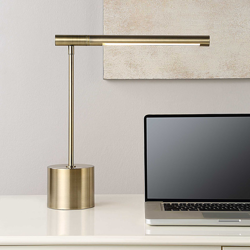 Lampe de bureau riche avec détails, lumière DEL intégrée, Laiton
