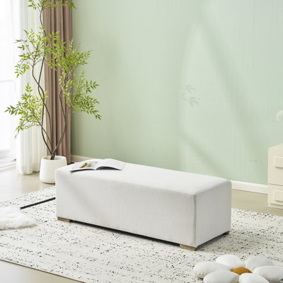 Long blanc avec aspect nordique classique, sièges confortables pour 2 à 3, salon, chambre à coucher et entrée avec repose-pieds rectangulaire rembourré et respirant, matériau de la peau, base silencieuse