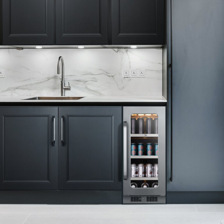 Réfrigérateur à boissons encastré en acier inoxydable de 15 pouces avec porte réversible, contrôle numérique, serrure et filtre à charbon Whynter BSR-080SB