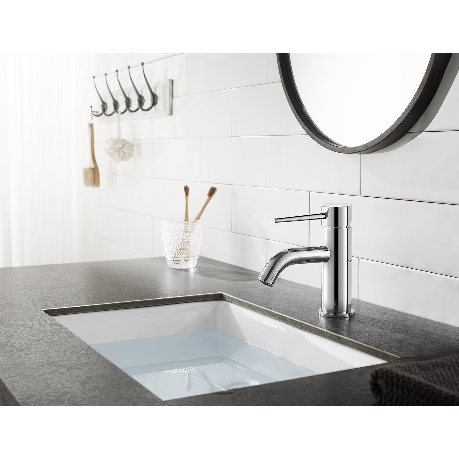 New York Single-Handle Faucet with Drain, Polished Chrome