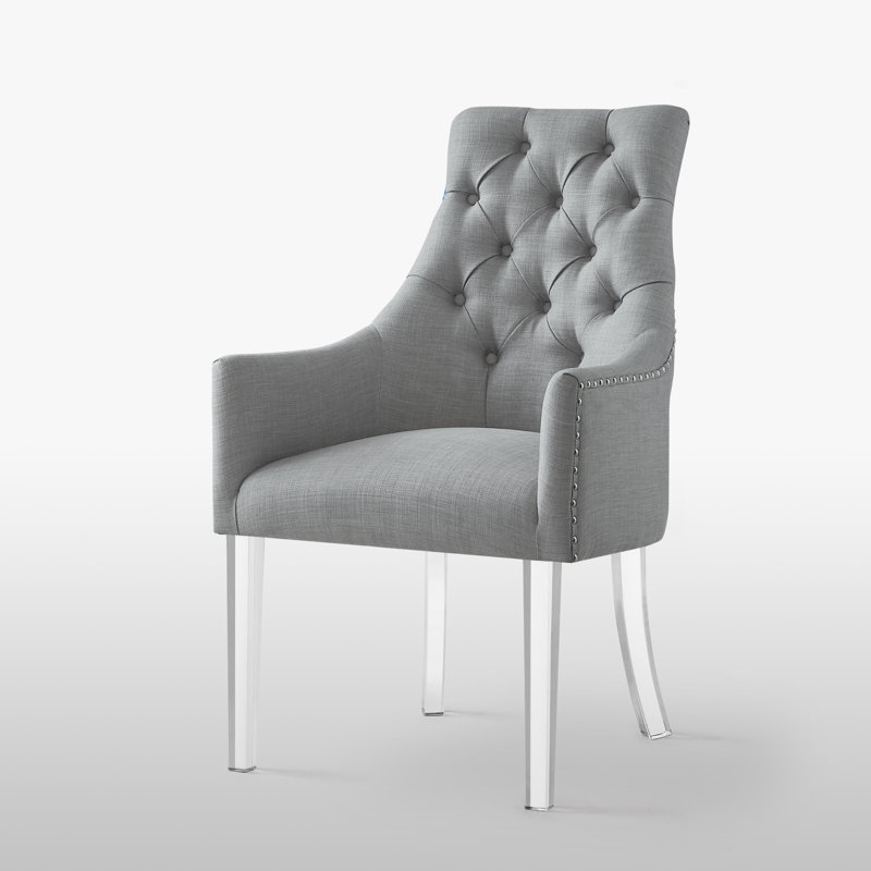 Chaise Baek, Lin gris clair