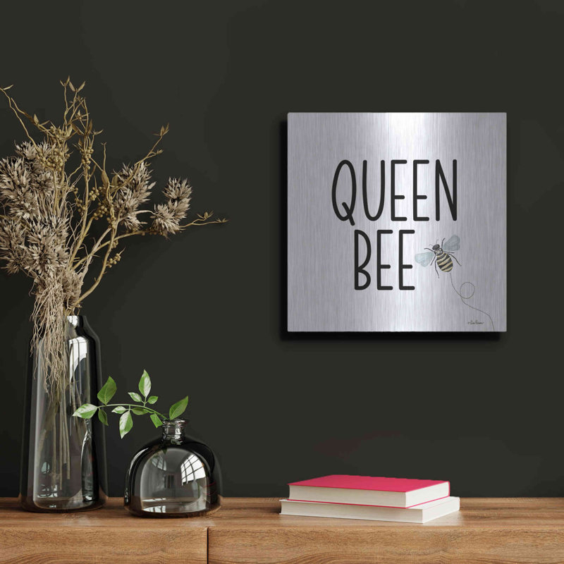 «Queen Bee I» par Lisa Larson, H 12 po x l 12 po