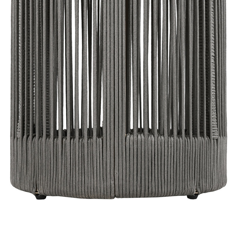 Méridienne: méridienne avec corde grise, table d'appoint tissée ajustable et compacte, corde confortable près de la piscine pour la terrasse: coussins en bois d'aspect meuble, conception portative
