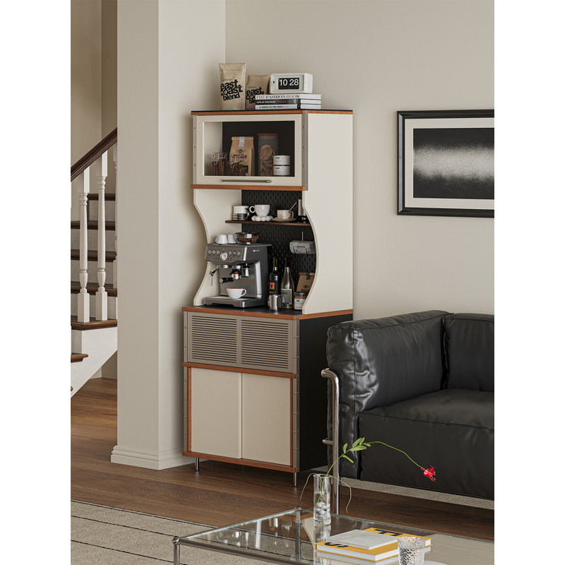 Garde-manger moderne et mince de style industriel avec détails métalliques
