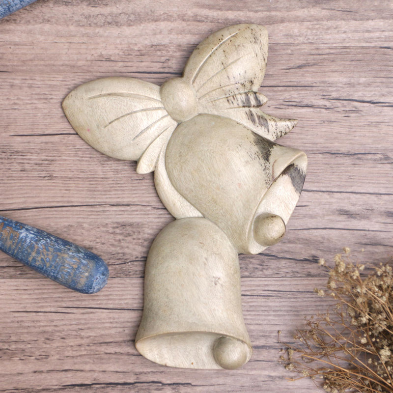 Art mural en bois fait à la main «The Holiday Aisle® Lucky Bells»