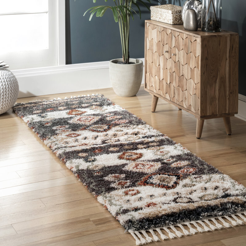 Aguilera Geometric Gray Area Rug, Runner 2' 8" x 10' 6"