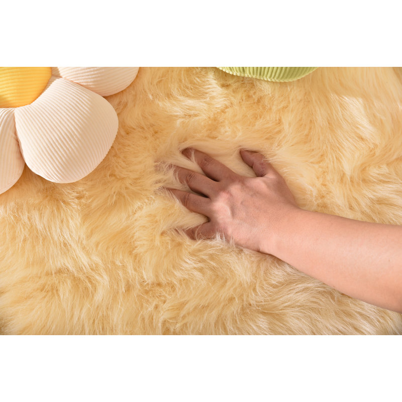Jeremial Faux Sheepskin Indoor Rug, Round 5'