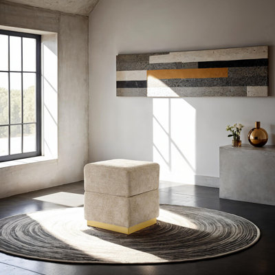 Tabouret d'appoint de style contemporain cubique avec base plaquée or et finition gris argenté pour le salon principal