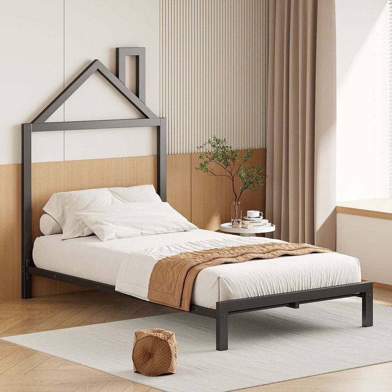Lit plateforme en métal avec tête de lit en forme de maison