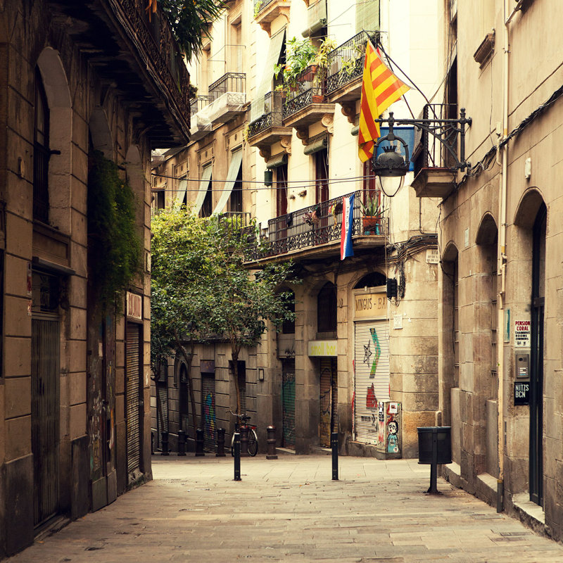Rue à Barcelone, H 36 po x l 36 po