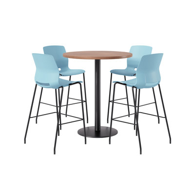 Ensemble repas pour 4 personnes à hauteur de bar