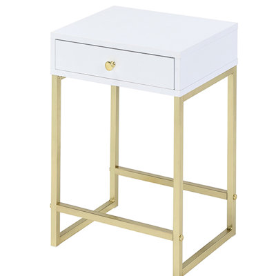 Table d'appoint blanche et laiton avec 1 tiroir, forme rectangulaire pour différentes pièces, tiroir à glissières métalliques pratiques et élégantes, mécanisme fluide.