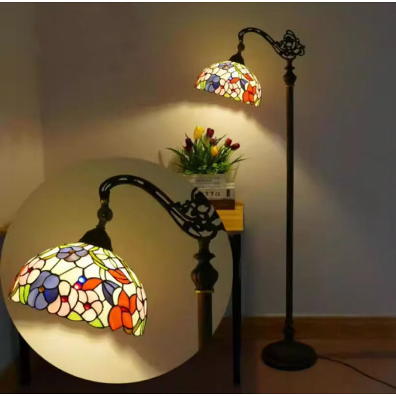 Belle lampe sur pied en verre coloré Tiffany