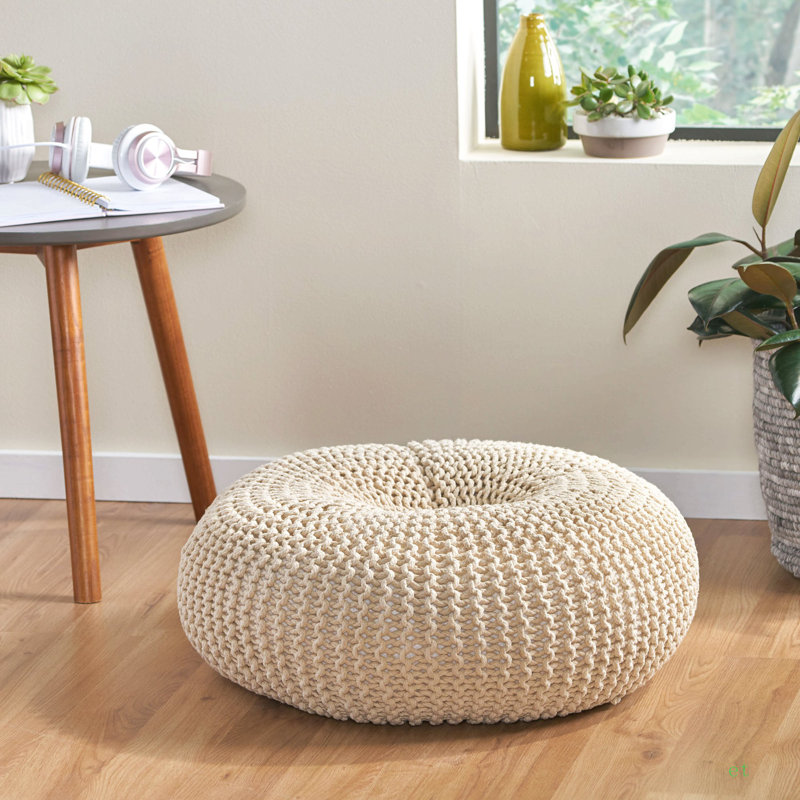 Pouf tricoté