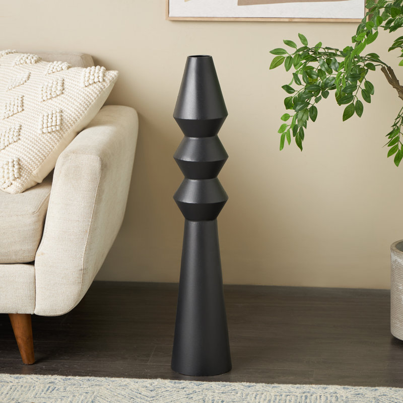 Vase cannelé en métal Cole And Grey, H 32,5 po x l 6,5 po x P 6,5 po